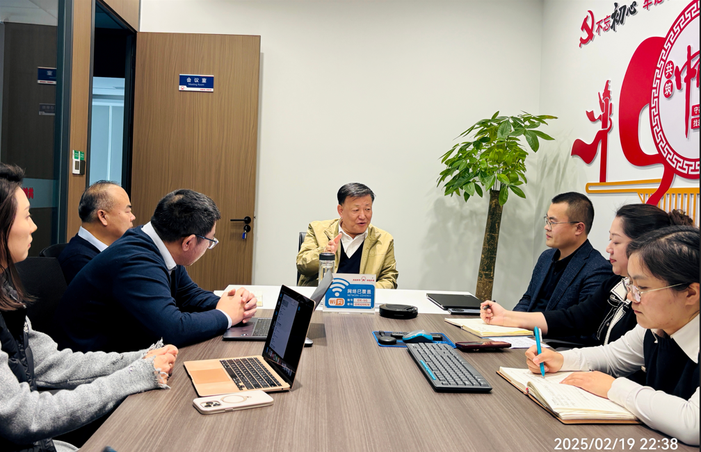 尊龙官方网站股份董事长朱建民莅临上海尊龙官方网站指导工作